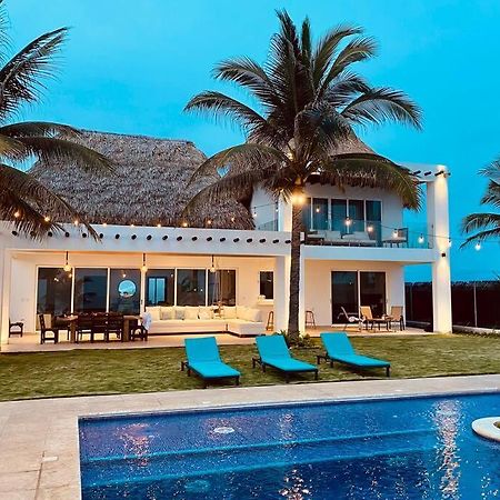 Beachfront Home With Infinity Pool & Calm Sunsets Escuintla Exterior photo