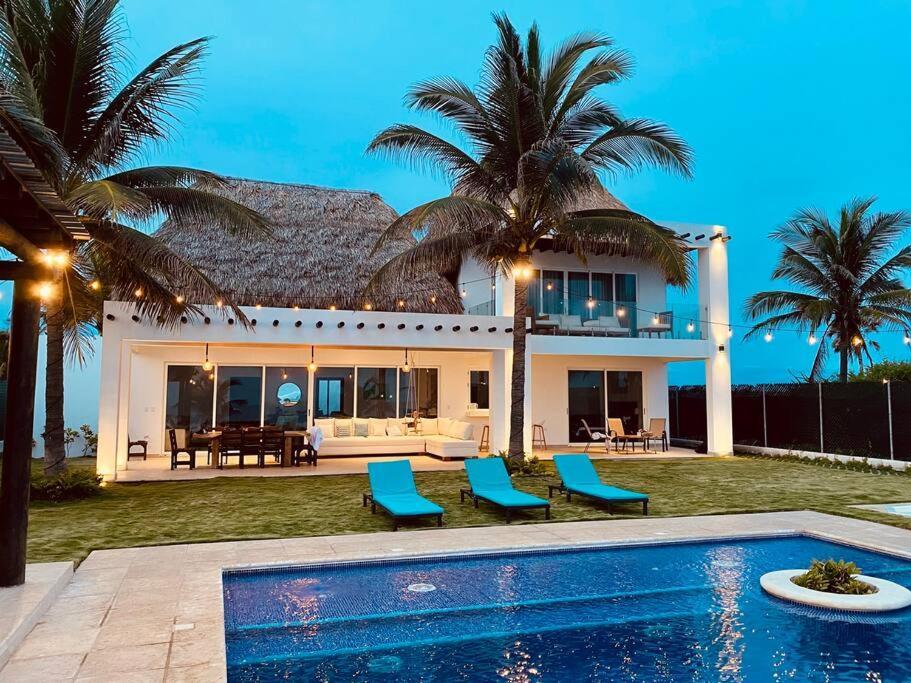 Beachfront Home With Infinity Pool & Calm Sunsets Escuintla Exterior photo